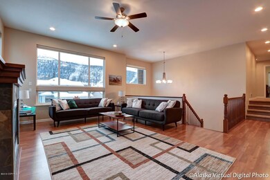 Living Room wLaminate Floor