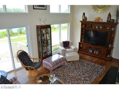 1959 Eastchester Dr unit A, High Point, NC 27265 - photo 4