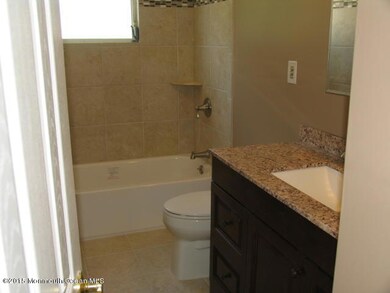 335 Middle Rd 008