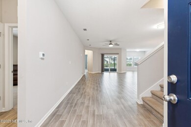 22-web-or-mls-Firethorn Ave-006