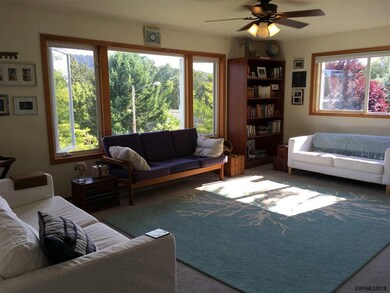 589 Canberra Dr, Philomath, OR 97370 - photo 2