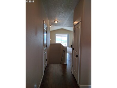 1235 SW 10th Way, Troutdale, OR 97060 - photo 2