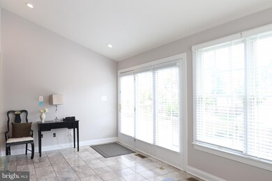 42524 Mandolin St, Chantilly, VA 20152 - photo 7