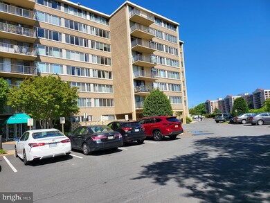 Columbia Condominiums unit 414, Arlington, VA 22204 - photo 5