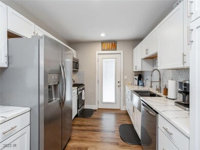 610 1st St S, Newton, IA 50208 - photo 6