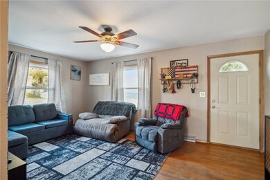 121 29th Ave SW, Cedar Rapids, IA 52404 - photo 3