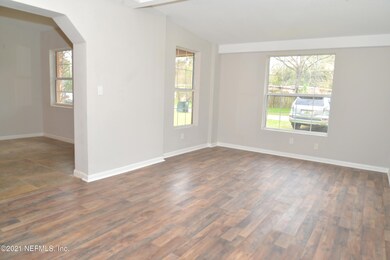 8305 Parr Ct N, Jacksonville, FL 32216 - photo 6