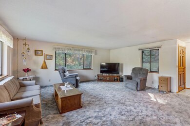 6335 Donaldson Rd, Grants Pass, OR 97526 - photo 5