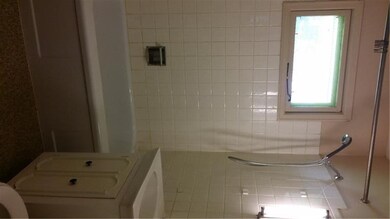 Main floor bath.