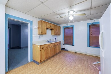 92 Cedar St, Springfield, MA 01105 - photo 2