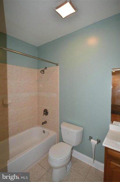 22769 Watson Heights Cir, Ashburn, VA 20148 - photo 5