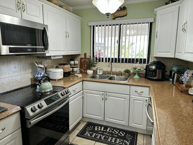 2922 Flagler