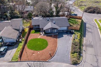 1790 NE Hillcrest Ln, Grants Pass, OR 97526 - photo 3