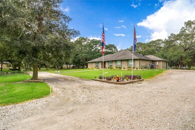 13901 Patricia Ln, Alvin, TX 77511 - photo 2