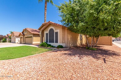 825 N Aspen Dr, Chandler, AZ 85226 - photo 2