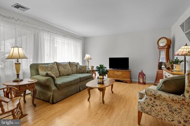 33 Sugarplum Rd, Levittown, PA 19056 - photo 6