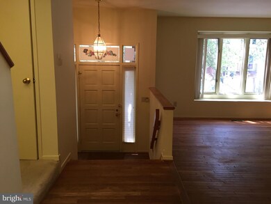 10946 Whiterim Dr, Potomac, MD 20854 - photo 2