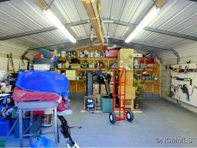Great 21 x 18 shed w/electric