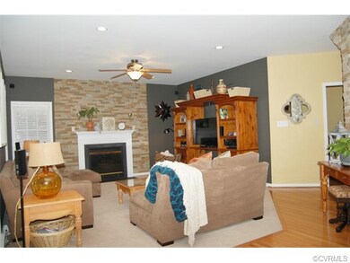 BEAUTIFUL OPEN FAMILY ROOM!