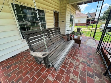 414 E Oklahoma St, Hennessey, OK 73742 - photo 6