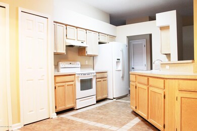 5026 Acre Estates Dr W, Jacksonville, FL 32210 - photo 4