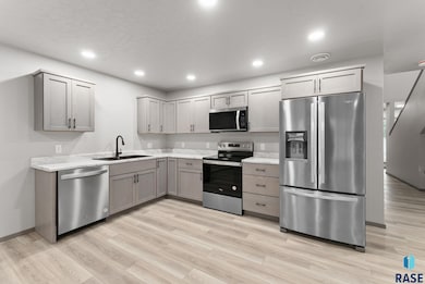 713 Dakota Ave, Dell Rapids, SD 57022 - photo 3