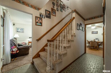 107 Crestwood Dr, Lincoln, IL 62656 - photo 4