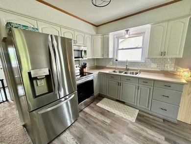 Also has a pantry closet for extra storage.