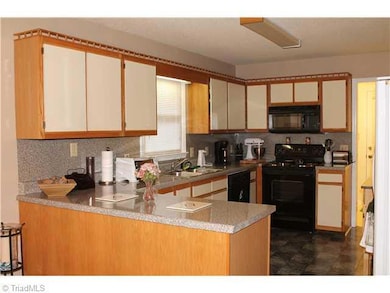 415 Belmont Dr, Archdale, NC 27263 - photo 6