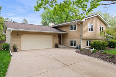 294 Kopp Dr, Saint Paul, MN 55118 - photo 3