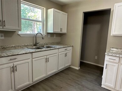 1217 N Hurt St, Sherman, TX 75090 - photo 7