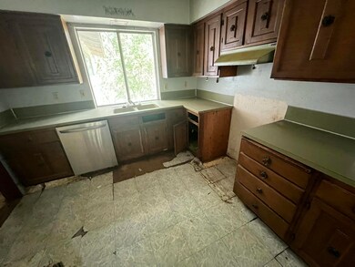 1082 Pinecrest Dr, Grants Pass, OR 97526 - photo 2