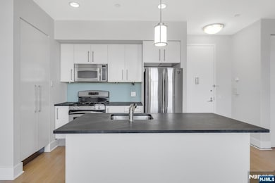 4 Beacon Way unit 800, Jersey City, NJ 07304 - photo 6