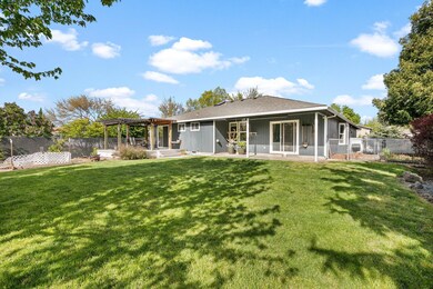 3439 Snowy Butte Ln, Central Point, OR 97502 - photo 2