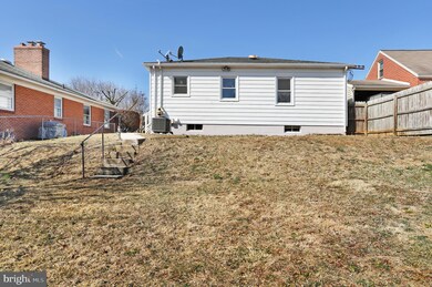 76 Devonshire Rd, Hagerstown, MD 21740 - photo 4