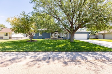 912 N Joyce Dr, Ulysses, KS 67880 - photo 2