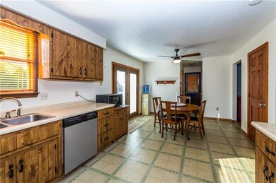 Light & Bright Eat In Kitchen w/ Patio Door to Bac