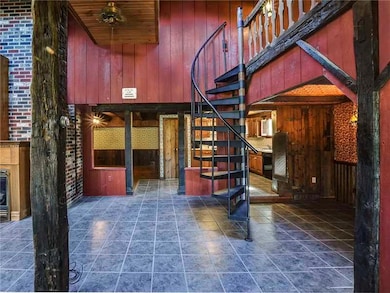 Entry/Foyer.