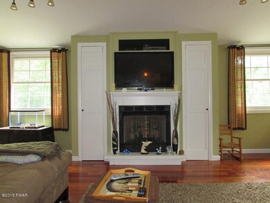 802 Hickory Ct, Hawley, PA 18428 - photo 3