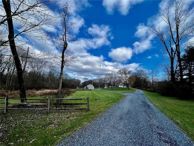 1611 Delabole Rd, Pen Argyl, PA 18072 - photo 2