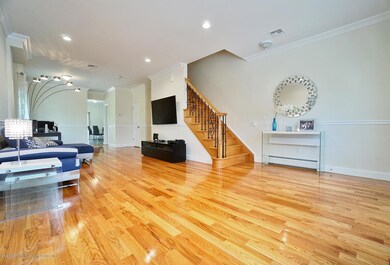 (5) Living Room