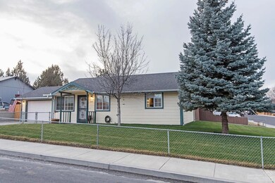 2015 SW 32nd Ct, Redmond, OR 97756 - photo 2