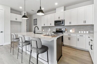 31172 Pendleton Landing Cir, Wesley Chapel, FL 33545 - photo 5