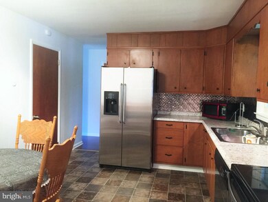 3310 Eisenbrown Rd, Reading, PA 19605 - photo 4