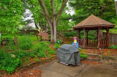 2510 54th St, Des Moines, IA 50310 - photo 6