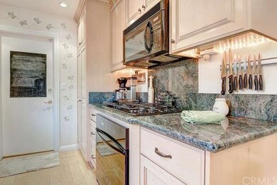 Granite counters, gas cooktop, mounted microwave, 