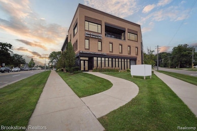 804 N Main St unit 2H, Rochester, MI 48307 - photo 2