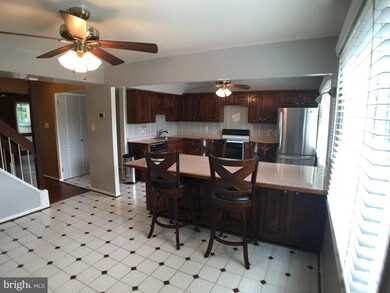 9527 Barcellona Ct, Fairfax, VA 22031 - photo 7