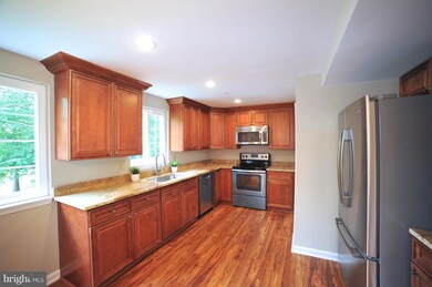 8659 Maple Glen Ct, Springfield, VA 22153 - photo 2