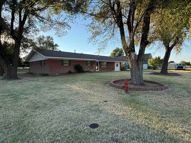 423 Avenue J, Beaver, OK 73932 - photo 2